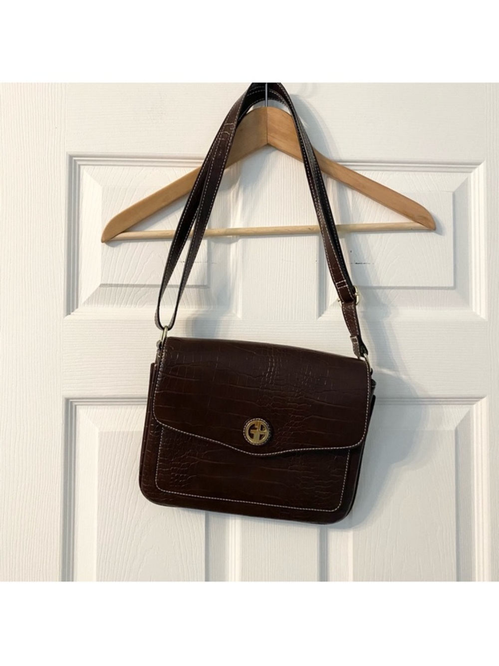 Giani Bernini Classic Brown Croc-Embossed Crossbody Bag